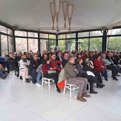 004 I Soci Prendono Posto In Sala Per L Inzio Dell Assemblea