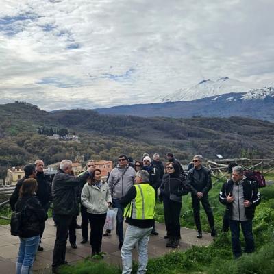 017 Il Presidente Della Pro Loco Signor Giuseppe Tizzone Di Castiglione Ci Fa Da Guida All Interno Del Castello Di Lauria