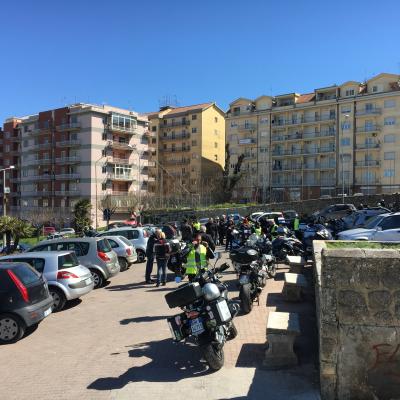 015 Si Parcheggia Accanto Alla Chiesa