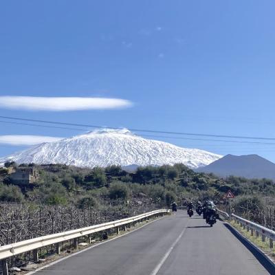 003 La Nostra Etna Con La Nuvola Contessa Dei Venti.jpeg 