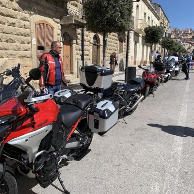 022 Le Moto Schierate Una Dietro L Altra Su Corso Roma