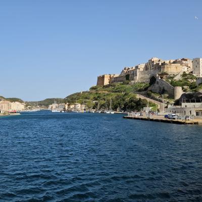 022 Il Porto Di Bonifacio Si Trova All Interno Di Uno Splendido Fiordo Che Penetra Per Oltre 1 Km Dal Mare Verso La Terra Scavato Nella Roccia E Circondato Da Bianche Falesie