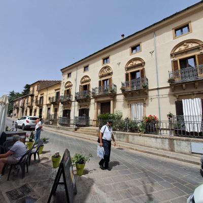 010 Il Palazzo Di Salvo Faillaci Edificato Nella Prima Meta Dell 800 Il Palazzo Si Ammira Per La Sua Bellezza Estetica E Architettonica