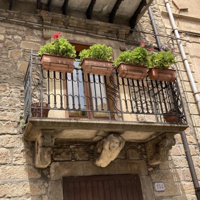 012 Molti Esempi Di Mascheroni Risalenti All Eta Barocca Decorano Edifici Di Pregio Artistico E Monumentale Del Centro Storico Come I Palazzi